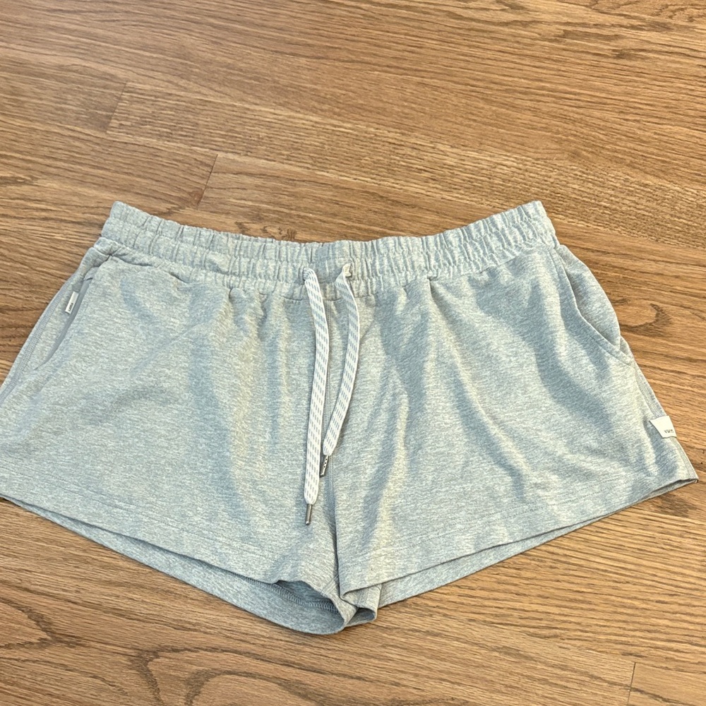 Vuori Halo performance shorts- light gray